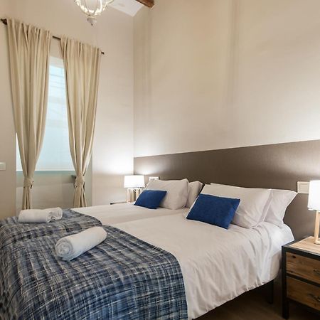 Weflating Suites Sant Antoni Market Barcelona Room photo