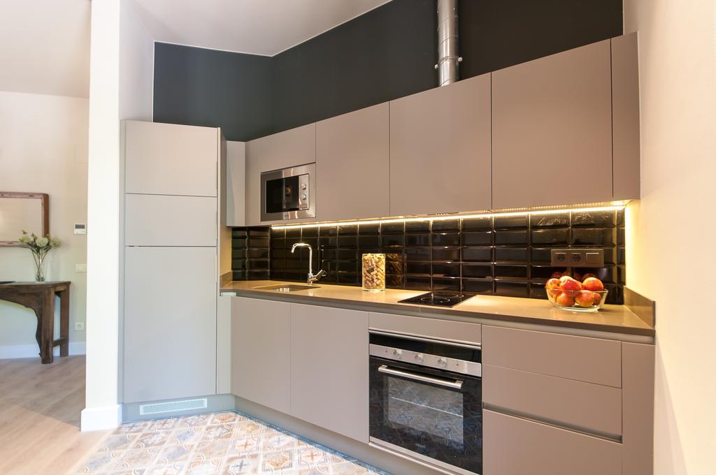 Weflating Suites Sant Antoni Market Barcelona Room photo