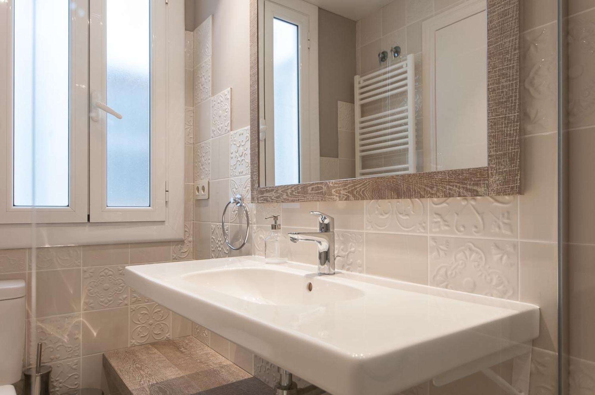 Weflating Suites Sant Antoni Market Barcelona Room photo