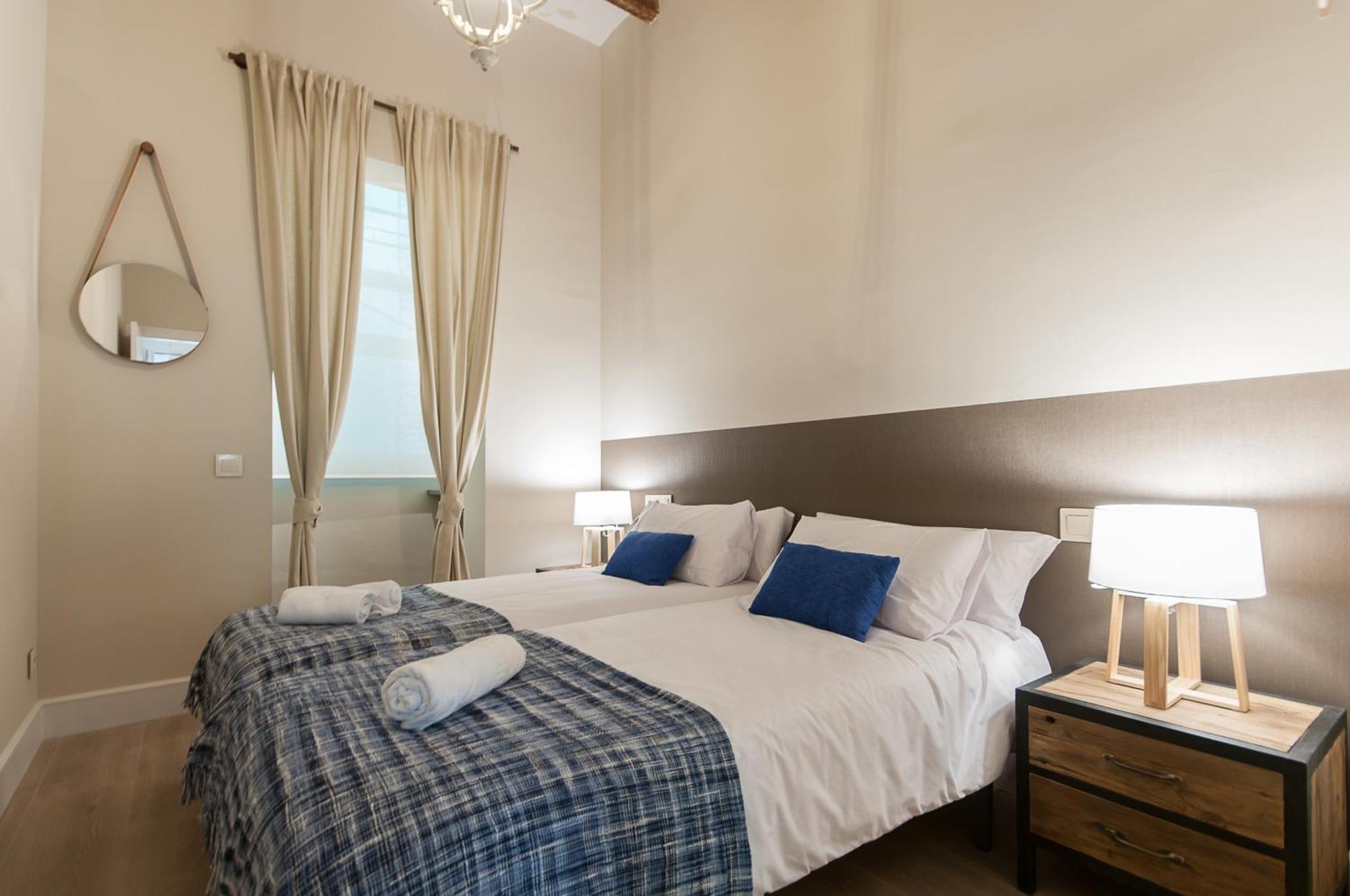 Weflating Suites Sant Antoni Market Barcelona Room photo
