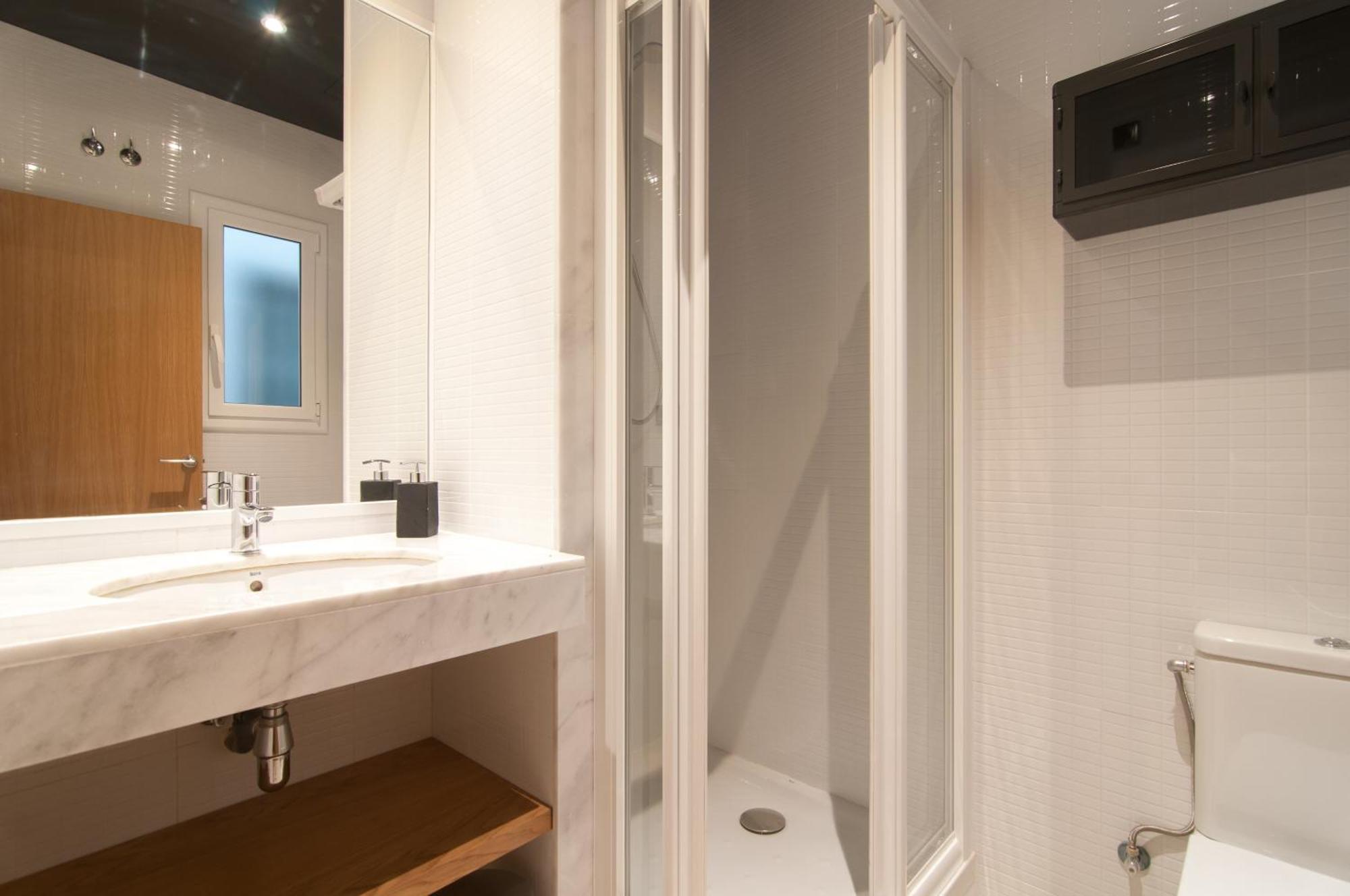 Weflating Suites Sant Antoni Market Barcelona Room photo