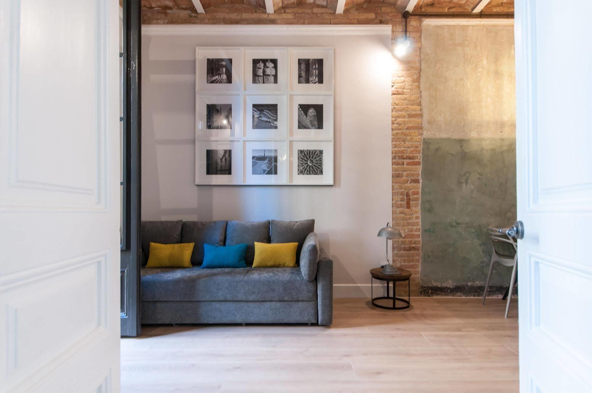 Weflating Suites Sant Antoni Market Barcelona Exterior photo