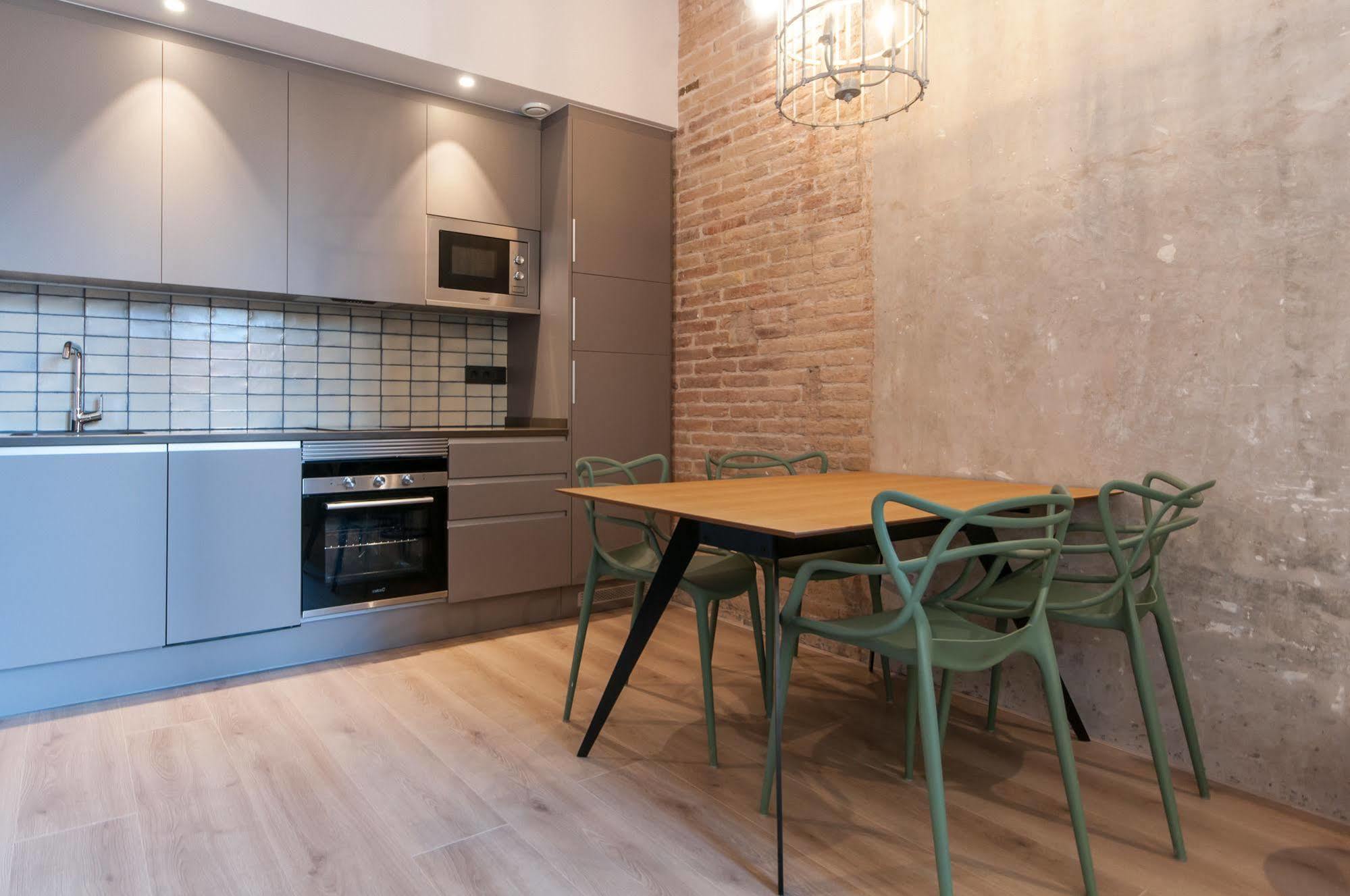 Weflating Suites Sant Antoni Market Barcelona Exterior photo